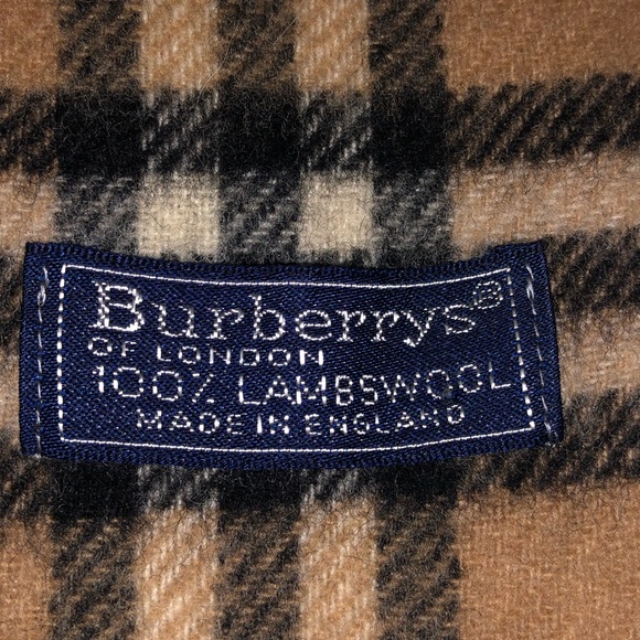 Burberry’s of London 100% lambs wool scarf - Picture 5 of 7